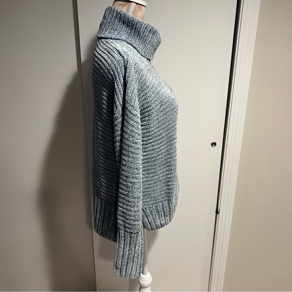 Pink Rose turtleneck sweater size medium. - Picture 4 of 9